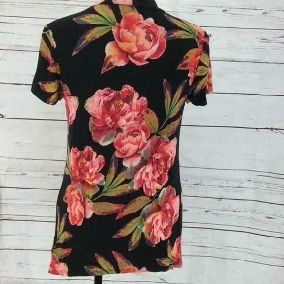 ANA Floral rose choker medium key hole blouse - Picture 6 of 7